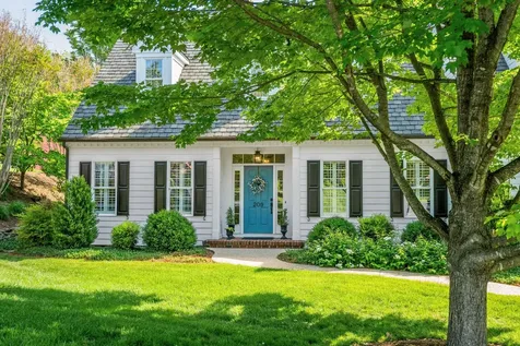 209 Kings Square Staunton VA 24401