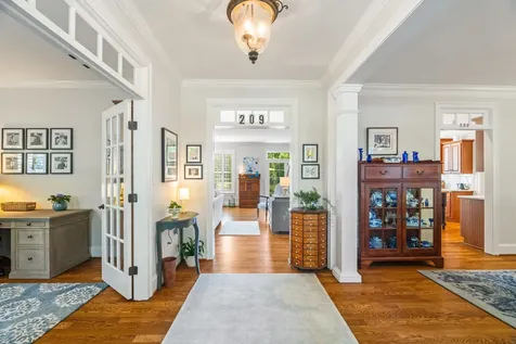 209 Kings Square Staunton VA 24401