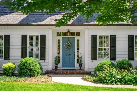 209 Kings Square Staunton VA 24401