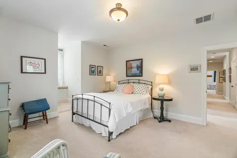 209 Kings Square Staunton VA 24401