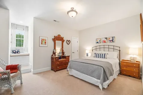 209 Kings Square Staunton VA 24401