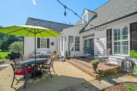 209 Kings Square Staunton VA 24401
