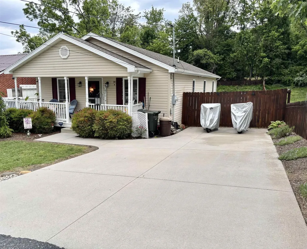 341A Campbell Street Staunton VA 24401
