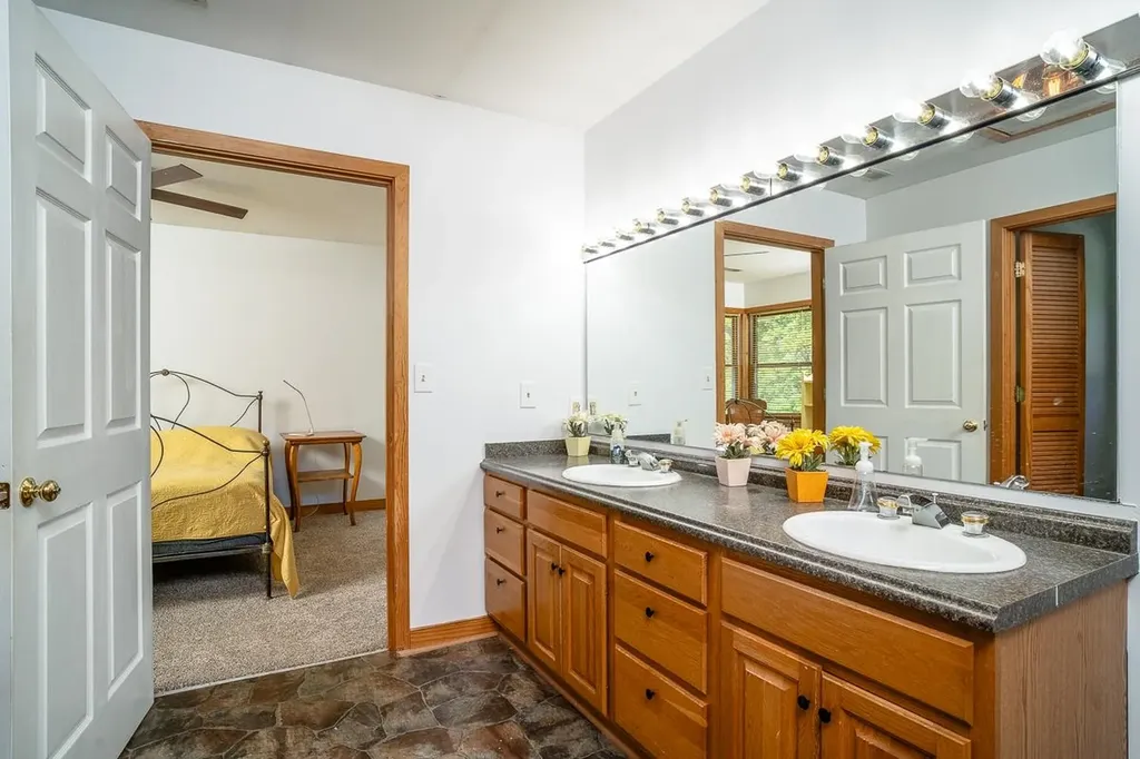 6070 Fredericksburg Road Barboursville VA 22923