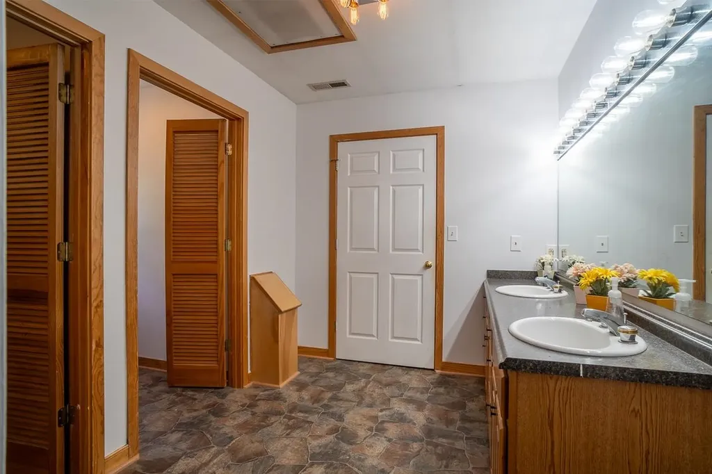 6070 Fredericksburg Road Barboursville VA 22923