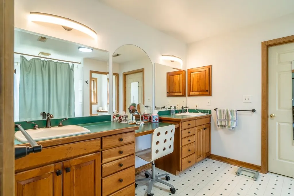 6070 Fredericksburg Road Barboursville VA 22923