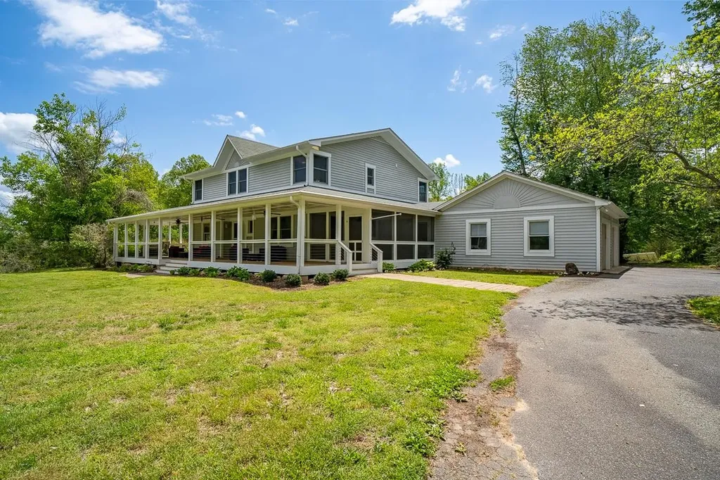 6070 Fredericksburg Road Barboursville VA 22923