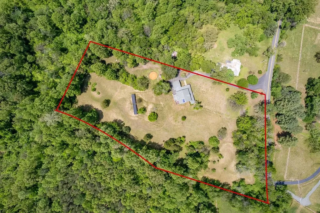 6070 Fredericksburg Road Barboursville VA 22923