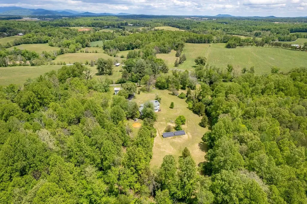 6070 Fredericksburg Road Barboursville VA 22923