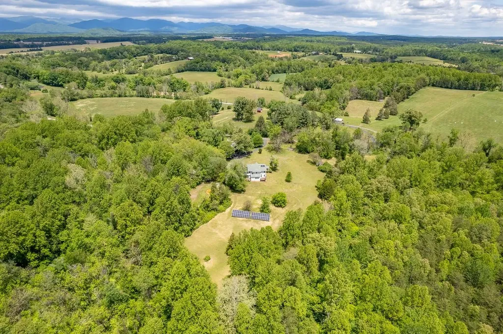 6070 Fredericksburg Road Barboursville VA 22923