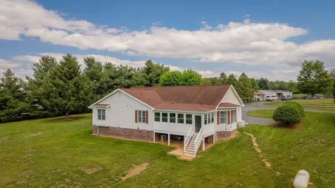 2220 Pinewoods Road Quicksburg VA 22847