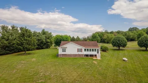 2220 Pinewoods Road Quicksburg VA 22847