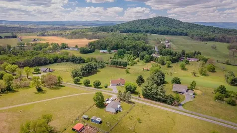 2220 Pinewoods Road Quicksburg VA 22847