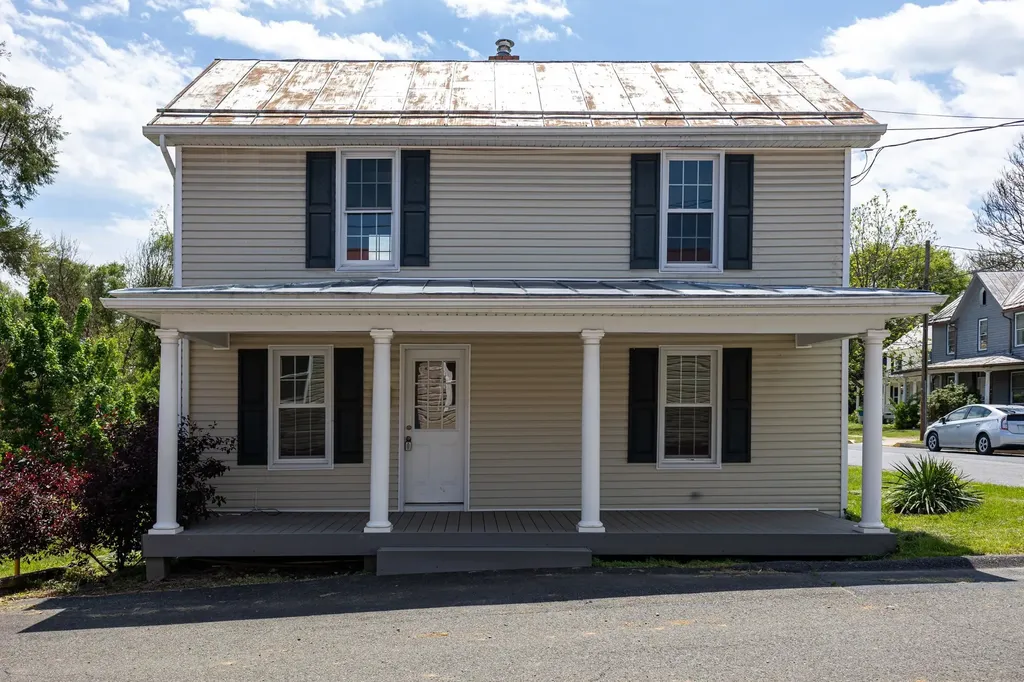 223 High Street W Woodstock VA 22664