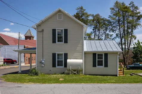 223 High Street W Woodstock VA 22664