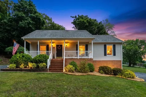 334 Sharon Lane Staunton VA 24401