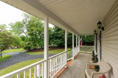 334 Sharon Lane Staunton VA 24401