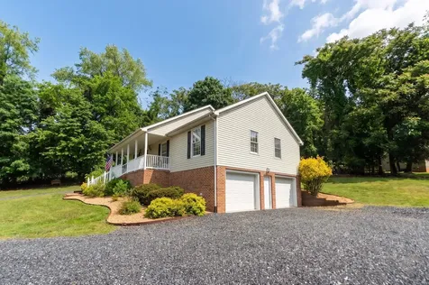 334 Sharon Lane Staunton VA 24401