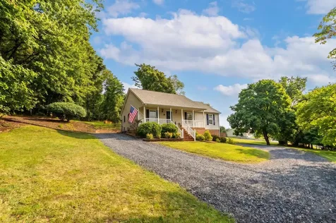 334 Sharon Lane Staunton VA 24401