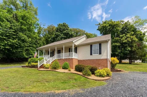 334 Sharon Lane Staunton VA 24401