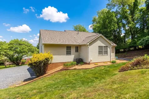 334 Sharon Lane Staunton VA 24401