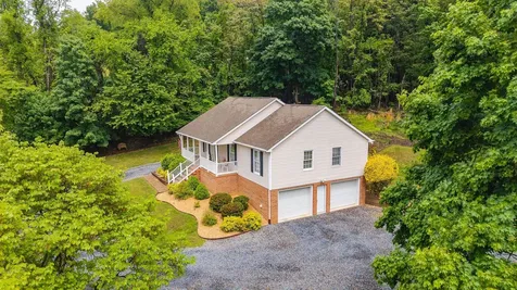 334 Sharon Lane Staunton VA 24401