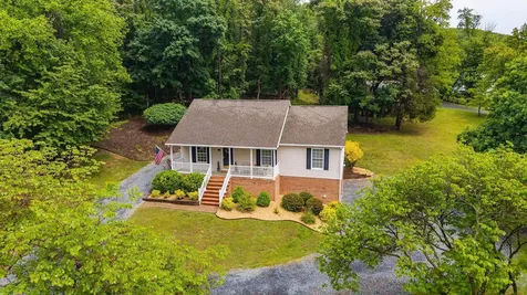 334 Sharon Lane Staunton VA 24401