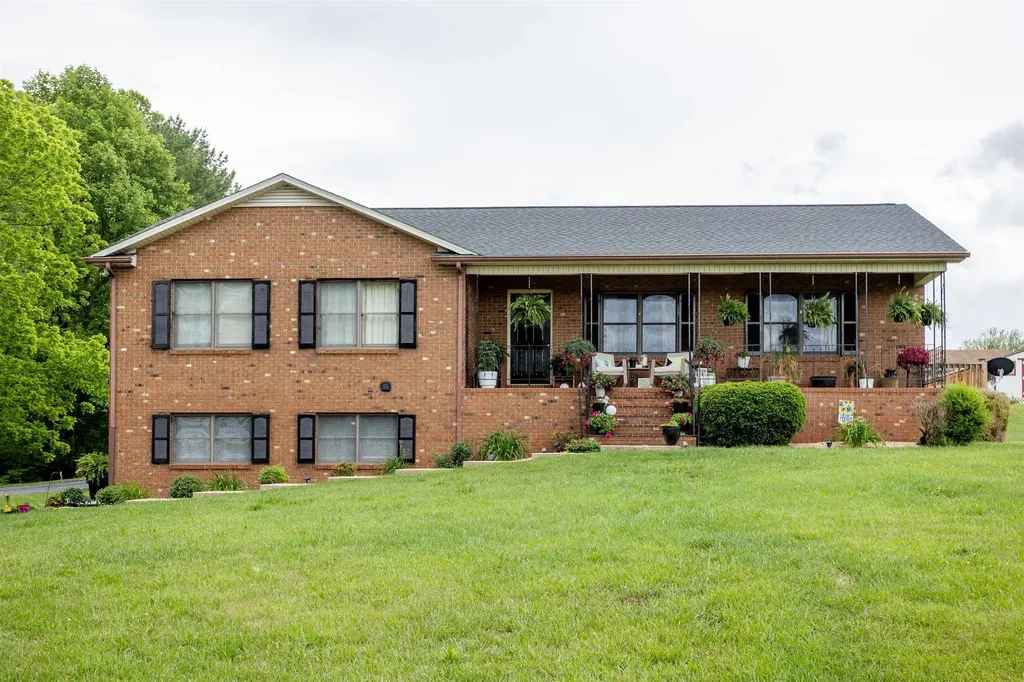 11 Meadowbrook Drive Stuarts Draft VA 24477