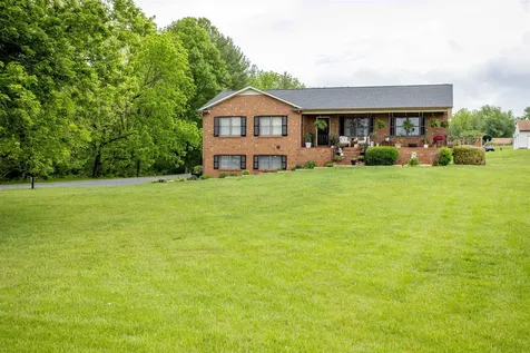 11 Meadowbrook Drive Stuarts Draft VA 24477