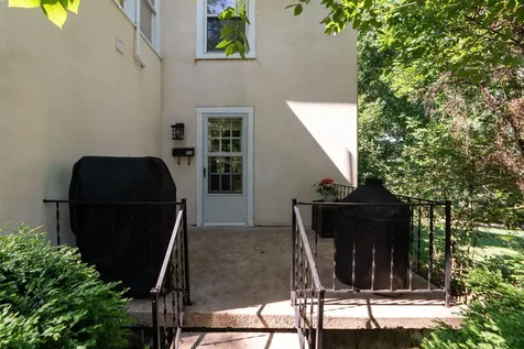 402 Churchville Avenue Staunton VA 24401