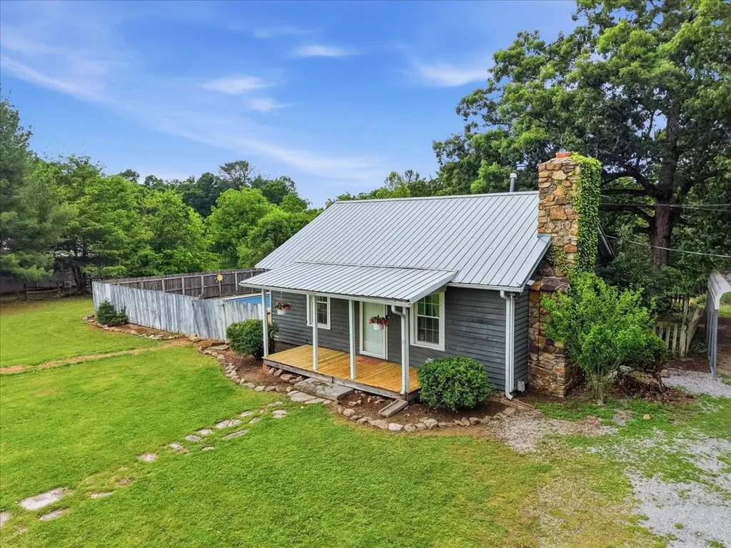 1296 New Hope Road Staunton VA 24401