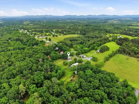 1296 New Hope Road Staunton VA 24401