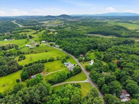 1296 New Hope Road Staunton VA 24401