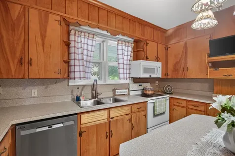 100 Ashby Avenue Elkton VA 22827