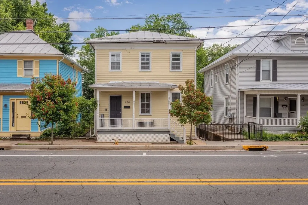 234 Main Street N Woodstock VA 22664