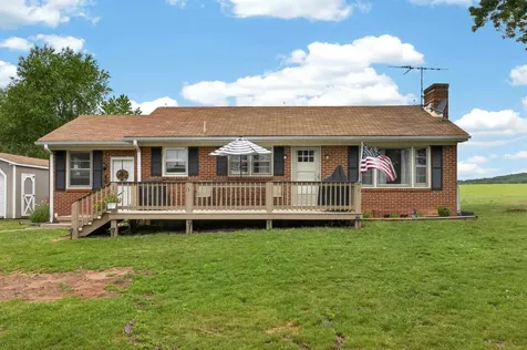 7827 Lee Highway N Raphine VA 24472