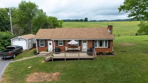 7827 Lee Highway N Raphine VA 24472