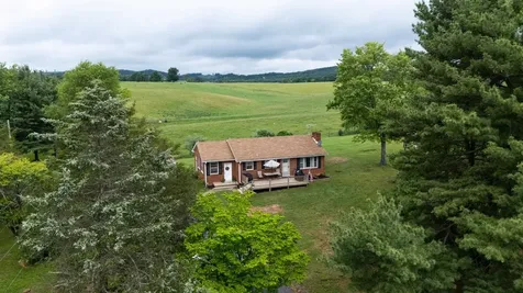 7827 Lee Highway N Raphine VA 24472