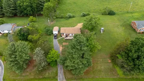 7827 Lee Highway N Raphine VA 24472