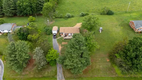 7827 Lee Highway N Raphine VA 24472