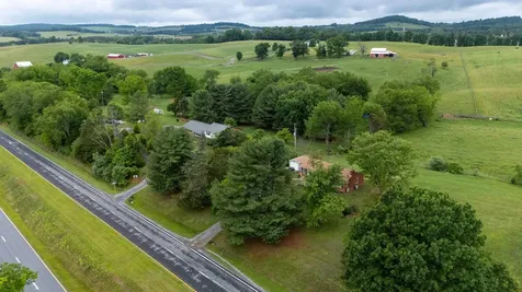 7827 Lee Highway N Raphine VA 24472