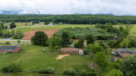 7827 Lee Highway N Raphine VA 24472