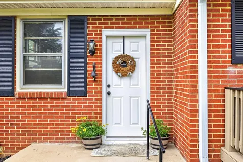 7827 Lee Highway N Raphine VA 24472