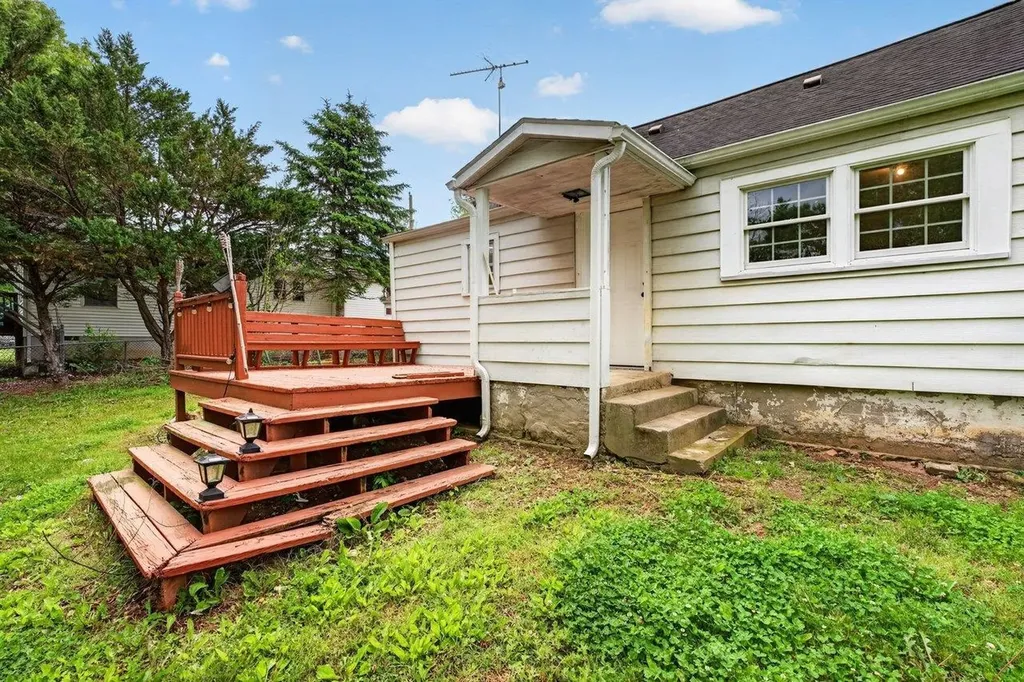 16863 Prospect Avenue E Elkton VA 22827