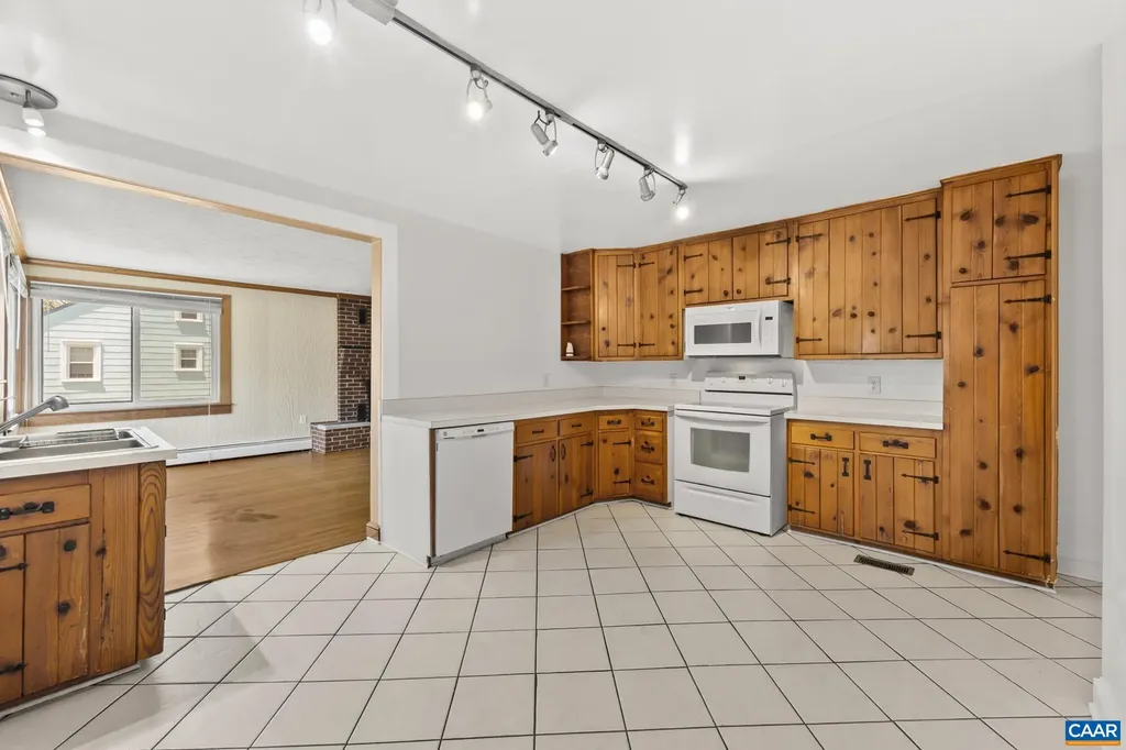 9070 Spotswood Trail Stanardsville VA 22973