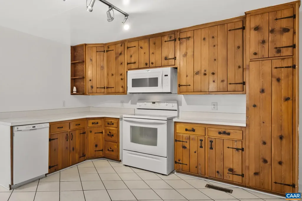 9070 Spotswood Trail Stanardsville VA 22973