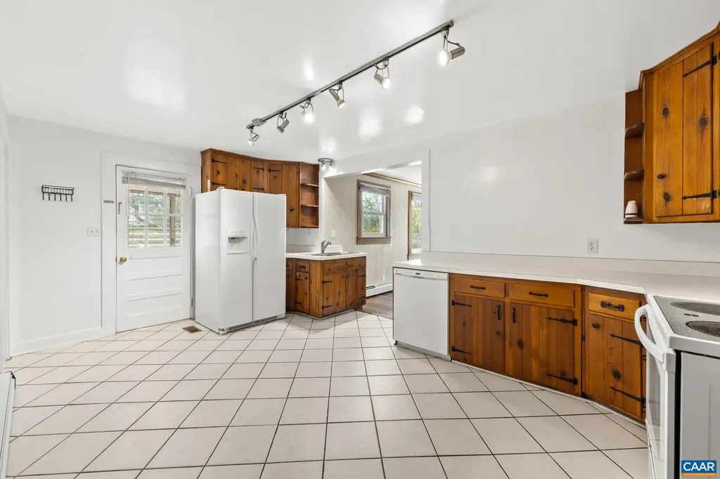 9070 Spotswood Trail Stanardsville VA 22973