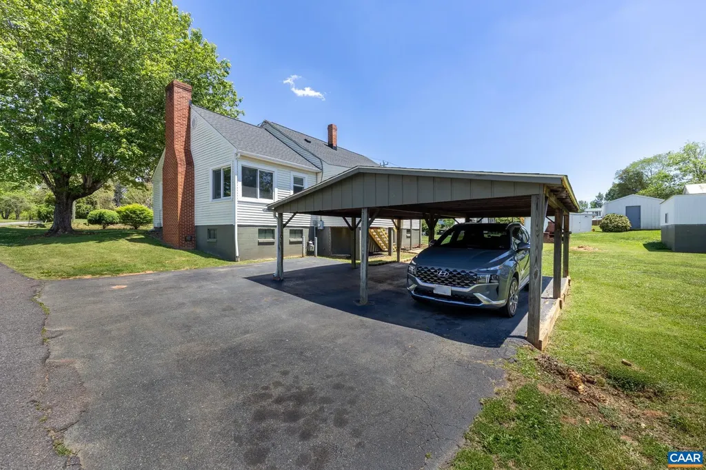 9070 Spotswood Trail Stanardsville VA 22973