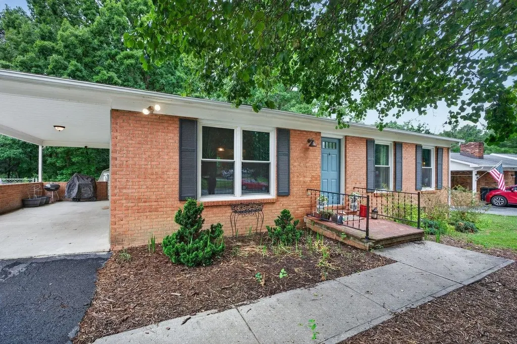 108 Briarwood Circle Staunton VA 24401