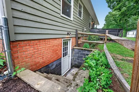 108 Briarwood Circle Staunton VA 24401